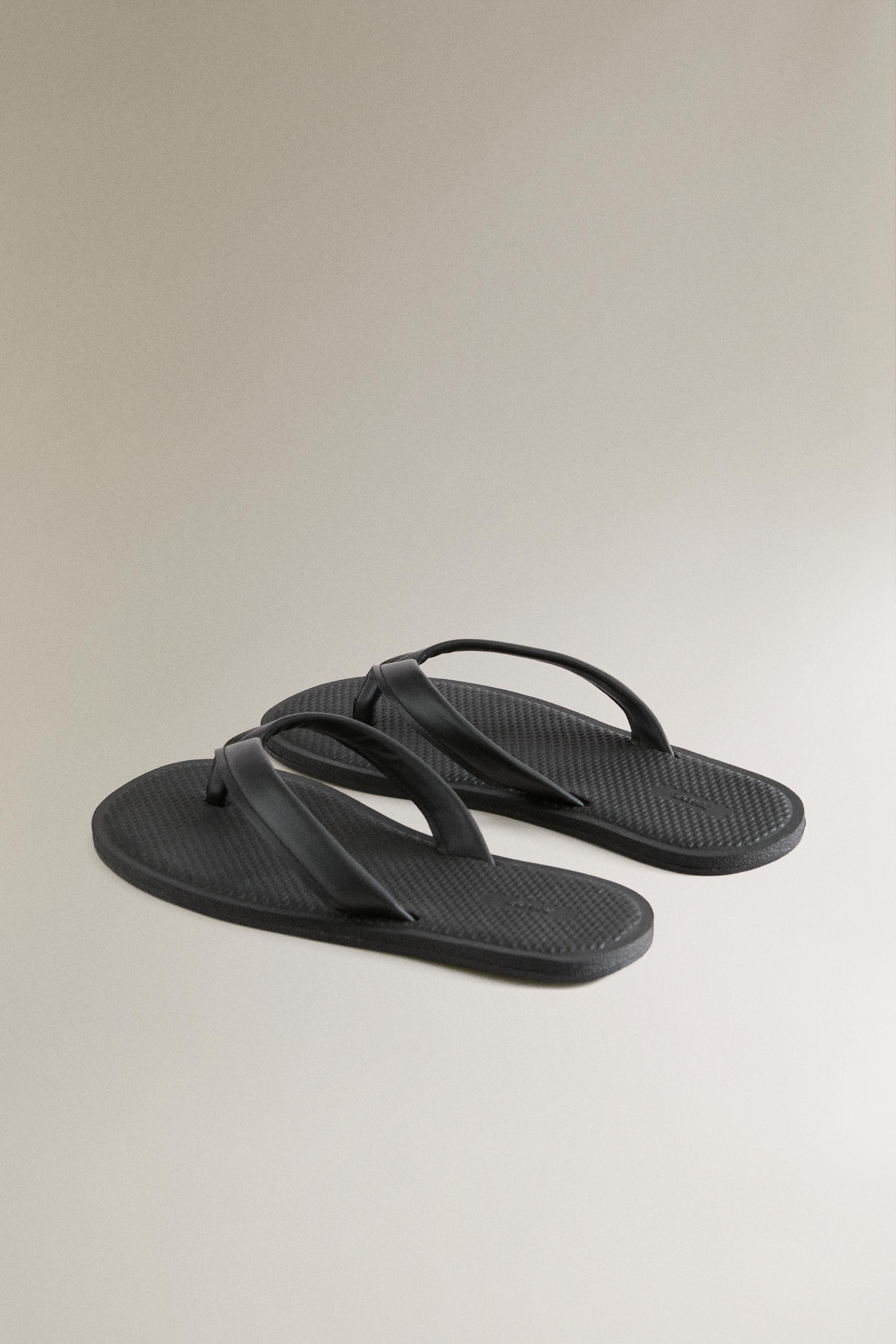 LEATHER TOE-STRAP SANDALS